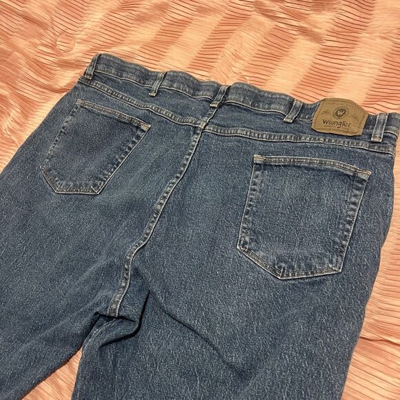 Wrangler Relaxed Fit Jeans for Men, Size 44 - Blue - Picture 5 of 8